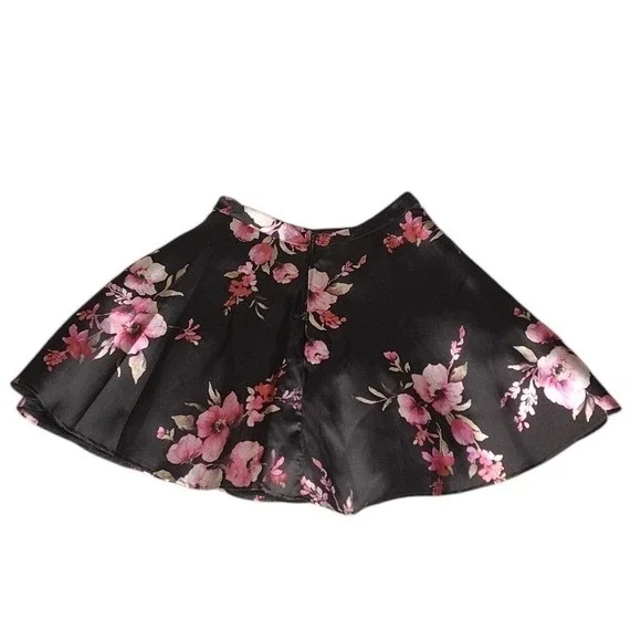 Windsor Black Floral Mini Skater Skirt | Flowy Fit | Pockets | See Description - Picture 2 of 5